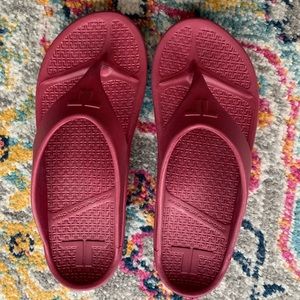 telic flip flops, women’s size 8